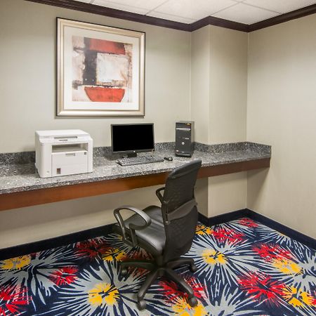 Holiday Inn Express Cleveland Airport - Brook Park By Ihg Экстерьер фото