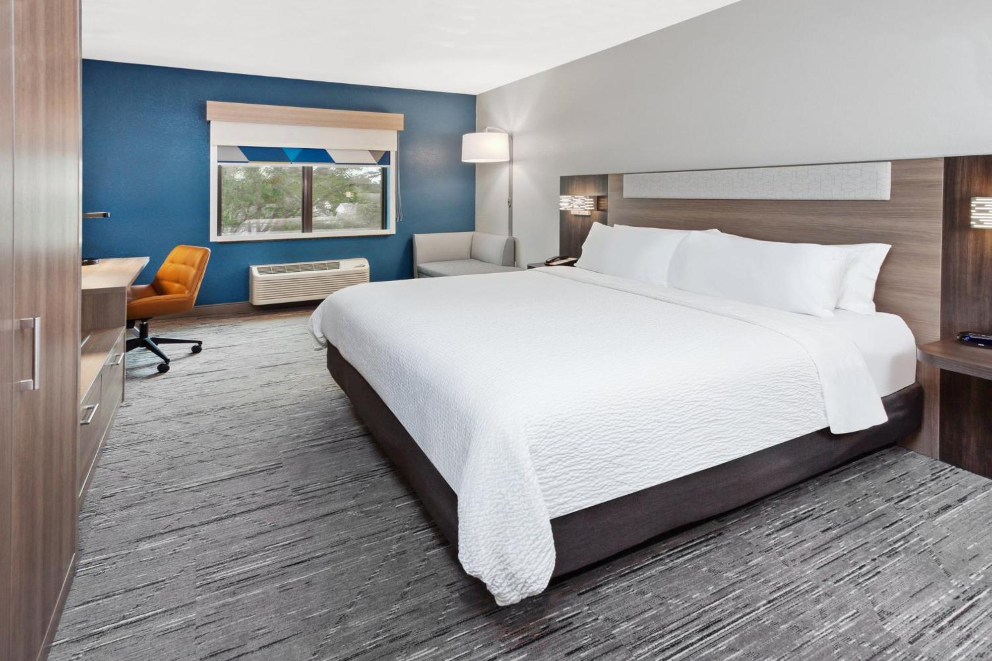 Holiday Inn Express Cleveland Airport - Brook Park By Ihg Экстерьер фото