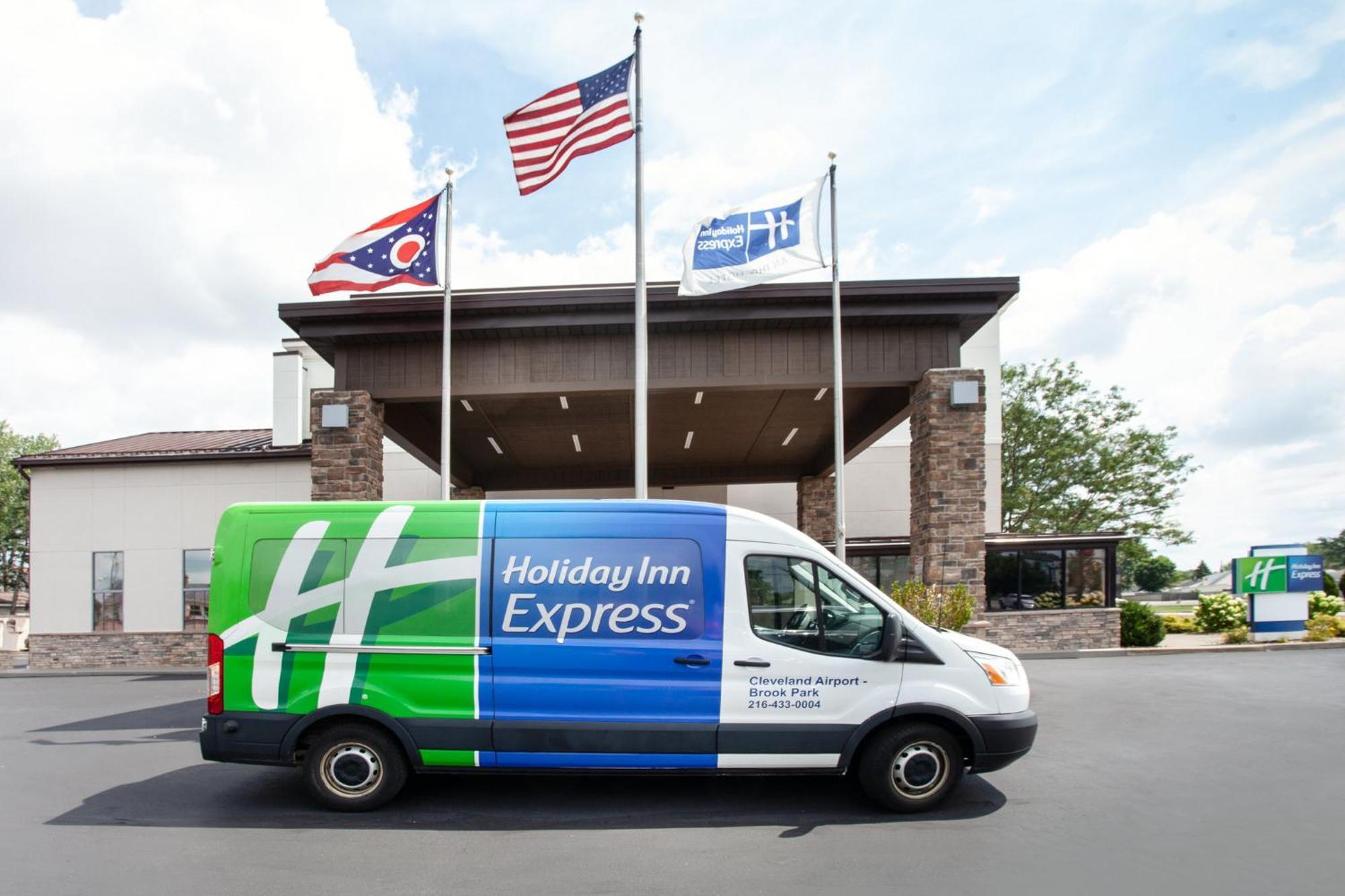 Holiday Inn Express Cleveland Airport - Brook Park By Ihg Экстерьер фото